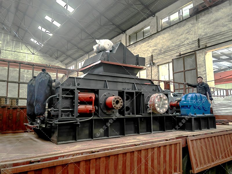 2PG1007中型液壓直聯對輥制砂機發(fā)往湖南