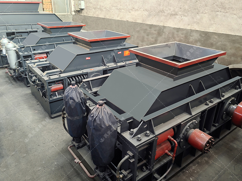 2PG1007中型液壓直聯對輥制砂機發(fā)往湖南