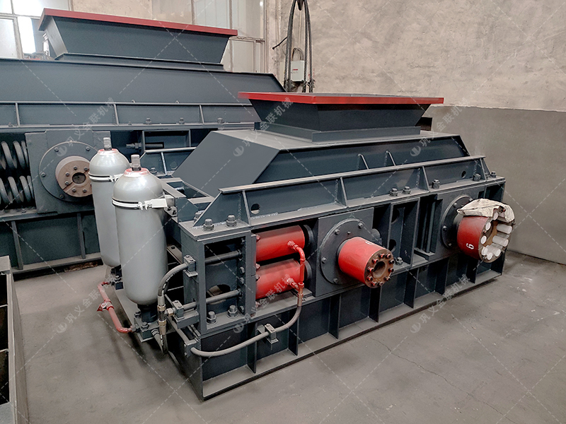 2PG1007中型液壓直聯對輥制砂機發(fā)往湖南