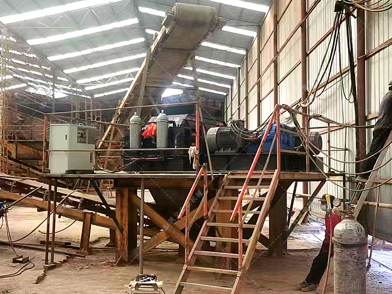 花崗巖液壓對(duì)輥破碎機(jī)多少錢？有沒有好的廠家推薦？